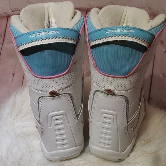 Girls snow boarding boots - Picture 3 of 5